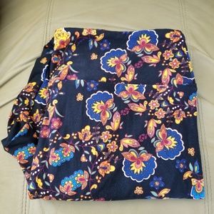 LulaRoe Tall & Curvy Legging